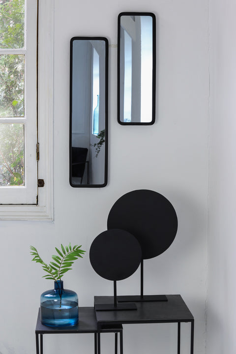 Adorno Repujado en Metal Negro Mate Altura 39cm
